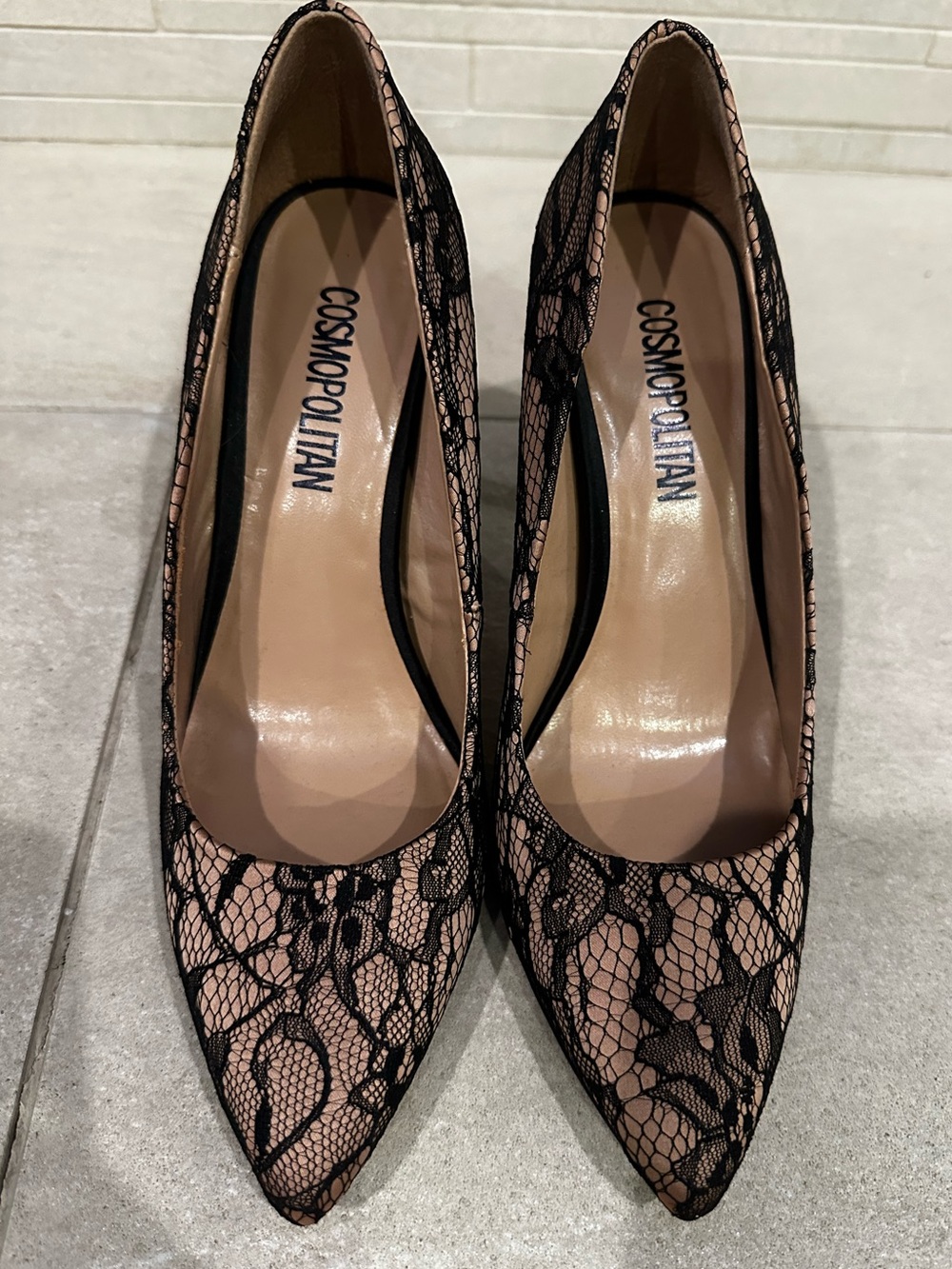 Cosmopolitan "Satisfy" Nude & Black Lace Pointed Toe Pumps Heels size 8.5